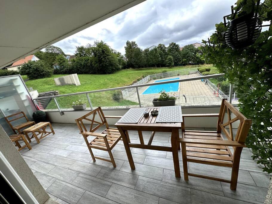 Appartement Cosy Avec Balcon Et Piscine Besancon Exterior photo